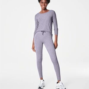 SPANXsupersmooth™ SoftStretch
Full-Length Leggings Open-Back Long Sleeve Top